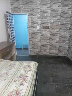 Conjugado so tem 1 cama de casal, 1 fogao e 1 botija, nao tem geladeira - 4
