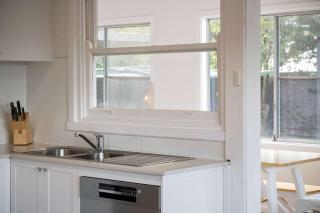 Cobbora Cottage - Sleek & Stylish, Near Hospital - 1