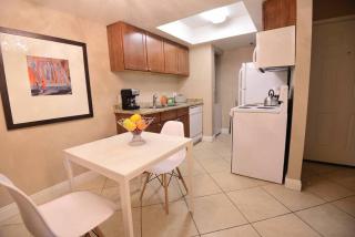 Ava Suite 1 B 1B close to strip - 1