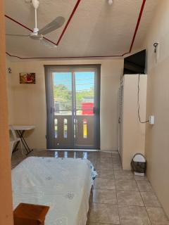 Hostal Color Inn - 1