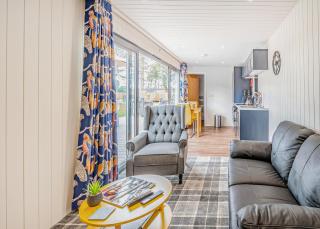 Woodland Lakes Boutique Lodges - 6