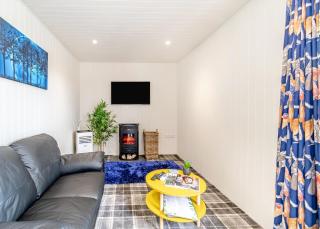 Woodland Lakes Boutique Lodges - 4