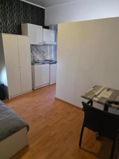 Studio 3 - 2