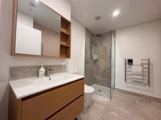 Boutique City Retreat King Bed CBD - 1