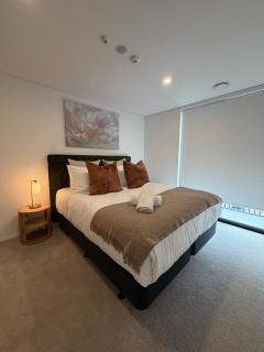 Boutique City Retreat King Bed CBD - 5