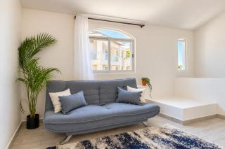 Boho Apartment with King Bed and Beach a 4 Minute Walk Away - 4