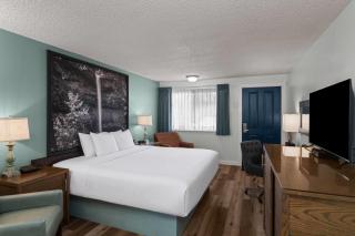 Super 8 by Wyndham Florence OR - 9
