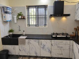 Cozy 2 Bhk flat with mountain and lake view - 1