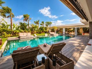Splendid 6BR Villa, Just 400m to the Shoreline - 9