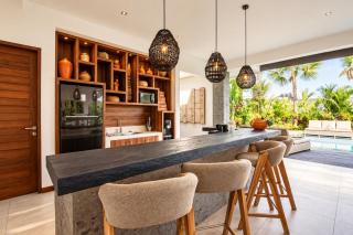 Splendid 6BR Villa, Just 400m to the Shoreline - 5