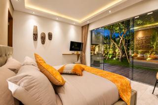 Splendid 6BR Villa, Just 400m to the Shoreline - 3