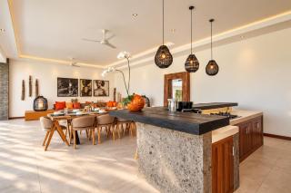 Splendid 6BR Villa, Just 400m to the Shoreline - 4