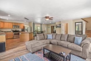 Hot Tub! LRG Home! Sleeps 16!Near Ithaca! Dogs OK - 7
