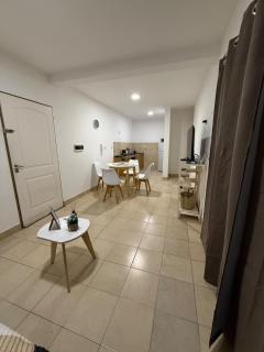 Departamento Rivadavia - a 100mt de plaza principal - 5