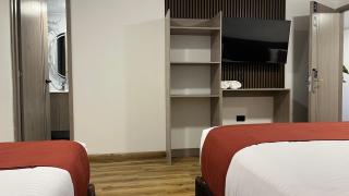 Paramount Hotel - 8