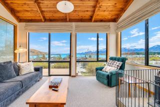 Manawaroto 3BR with Mountain & Lake Views - Sleeps 6 - 8
