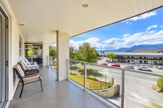 Lake Tekapo - 3 Bedrooms with Hot Tub & Lake Views - 5