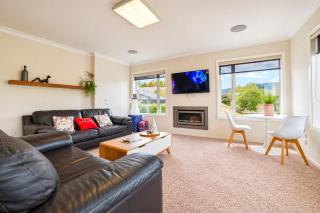 Lake Tekapo - 3 Bedrooms with Hot Tub & Lake Views - 7