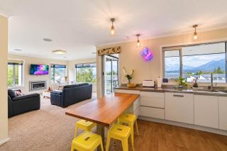 Lake Tekapo - 3 Bedrooms with Hot Tub & Lake Views - 8