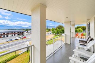 Lake Tekapo - 3 Bedrooms with Hot Tub & Lake Views - 4