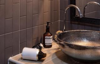 BTSThongLor KingBed Private Baths&Balcony FastWiFi - 9