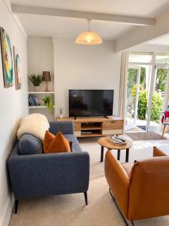 Cheltenham Beach Garden Apartment - 8