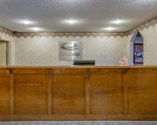 Econo Lodge Villa Rica - 4