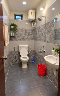 Cozy 2BHK moutain facing view - 2