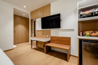Aristo Grand Hotel with Bathtub by Aura Homes Near Sector 54 Chowk Metro Golf Course Road Gurgaon - 8