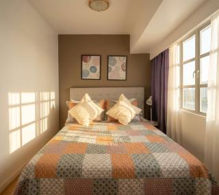 Casa Rosa1 2BR in BGC 5th Ave wifi 300 mbps 5 pax - 0