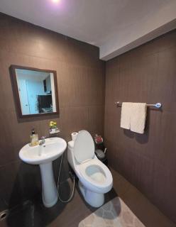 Casa Rosa1 2BR in BGC 5th Ave wifi 300 mbps 5 pax - 2