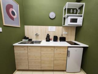Bright 2 bed with big terrace by tram - 8