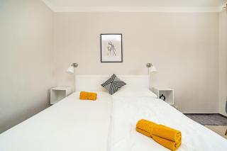 Cosy studio with terrace by tram - 8