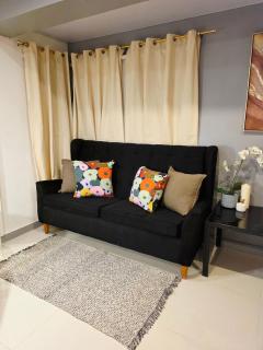 Casa Rosa2 2BR loft in BGC with 55 Smart TV 5 pax - 3