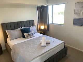 Tranquil 3-Bedroom Retreat in Townsville City - 3