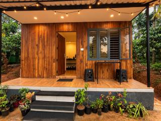 Sunset view 1BHK Private coffee farmstay - 7