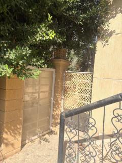 2 Bed Rooms Apt with a Spacious Living and Front Yard - 3