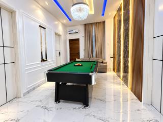Mustard Seed 4BR Luxe Apartment with Pool - 2
