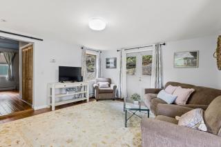 Great Location! Colleges! Hiking! Ithaca Commons! - 1