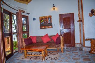 Lakeside Escape Resort - 5