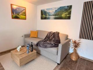 Haus Hindelang - 2 FeWos mit Zugspitzblick, inkl Königscard, gratis Parken & WLAN, Self Check-In, 5 Minuten ins Zentrum - 3