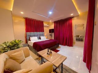 COZY 2BEDROOM Duplex Shorlets Apartment At Alalubosa GRA, Ibadan - 5