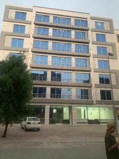 Modern Spacious Apartment in the Heart of Bahria Town - 9