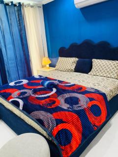 Modern Spacious Apartment in the Heart of Bahria Town - 4