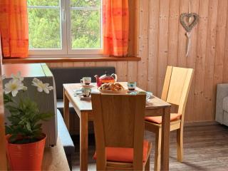 Haus Hindelang - 2 FeWos mit Zugspitzblick, inkl Königscard, gratis Parken & WLAN, Self Check-In, 5 Minuten ins Zentrum - 1