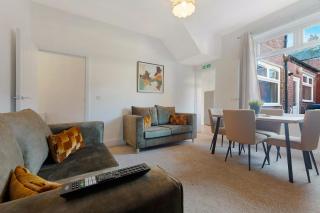 Spacious 4BR House Sleeps 8 by Stay With Us - 8