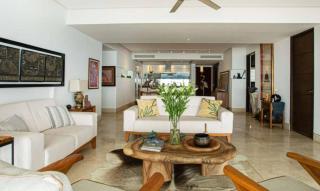 Two Bedroom Apartment with Ocean and City View by Eudy - 1