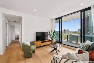 Brand new Designer Escape Comfort Style Location - 4
