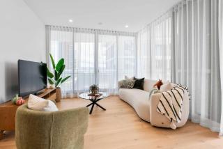 Brand new Designer Escape Comfort Style Location - 5