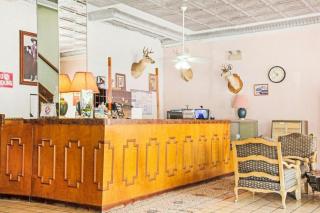 OYO Historic Cameron Hotel Brownsville I-69E - 5